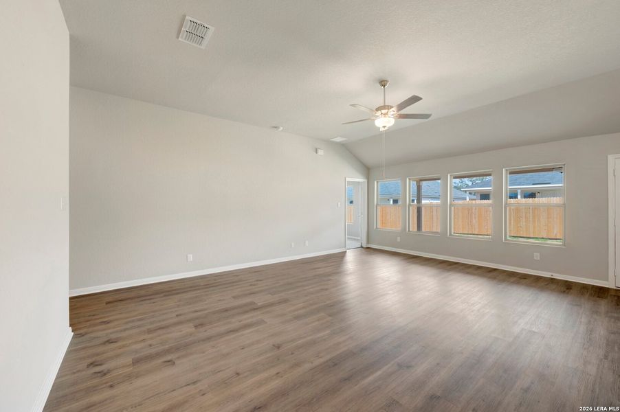 Spacious, unfurnished interior of a new home in Greenspoint Heights, Seguin (Image 17).