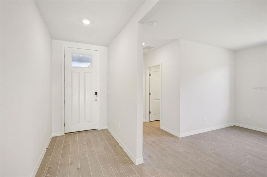 Spacious, unfurnished interior of a new home in The Grove at Stuart Crossing - Classic Series, Bartow (Image 19).