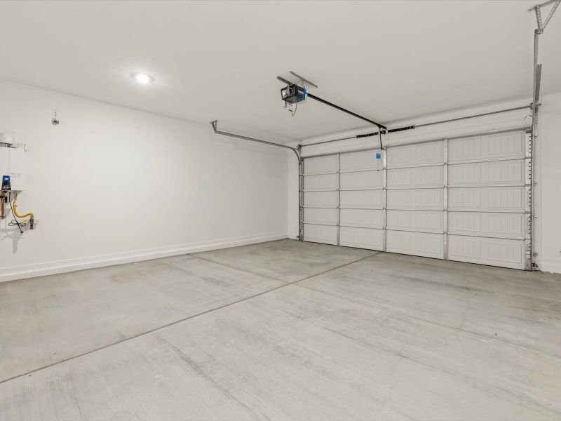 Spacious, unfurnished interior of a new home in Allure Vista Reserve Series, Buckeye (Image 21).