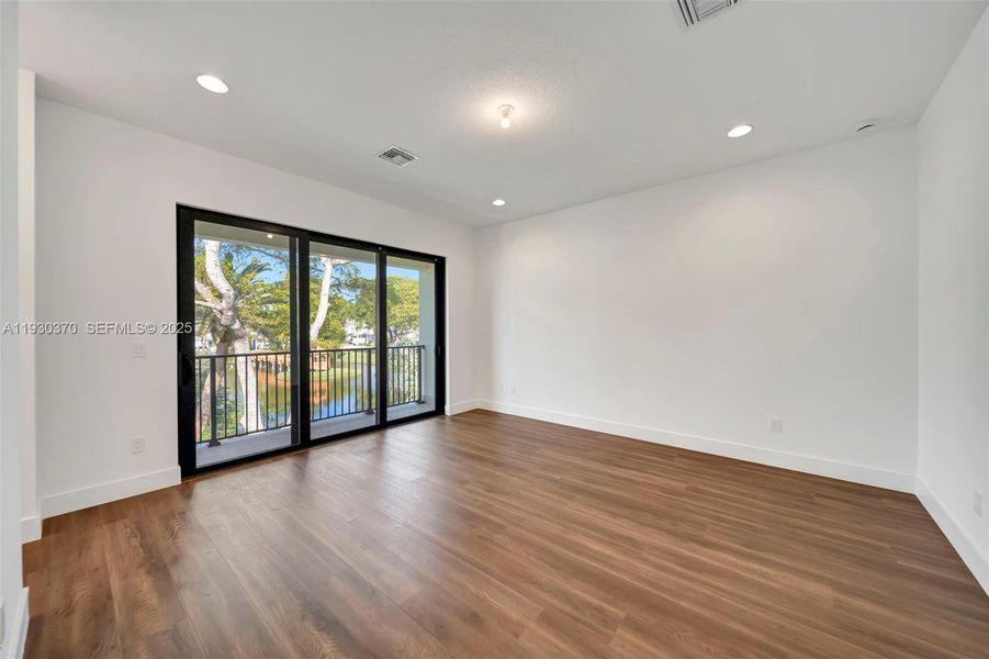 Spacious, unfurnished interior of a new home in Marina Landings, Fort Lauderdale (Image 53).