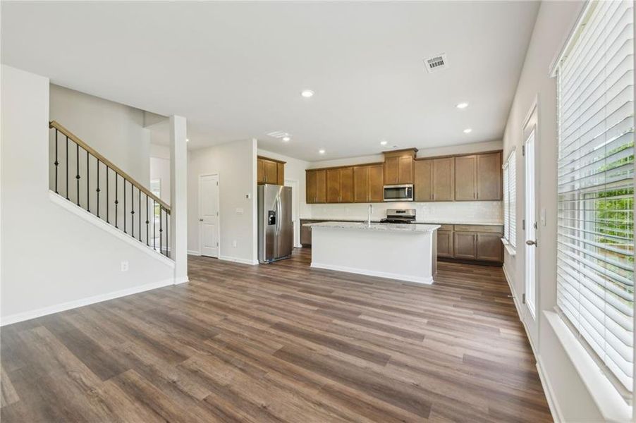 Spacious, unfurnished interior of a new home in Ivey Township, Dallas (Image 32).