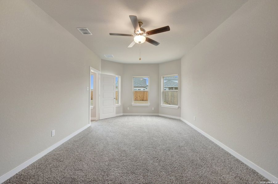 Spacious, unfurnished interior of a new home in Winding Brook, San Antonio (Image 41).