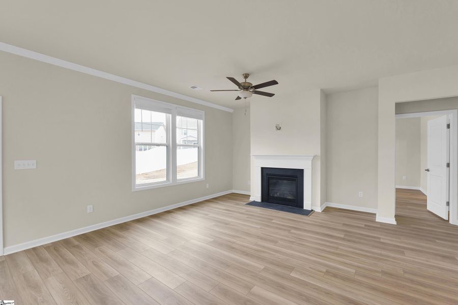 Spacious, unfurnished interior of a new home in Sedona, Greenville (Image 18).