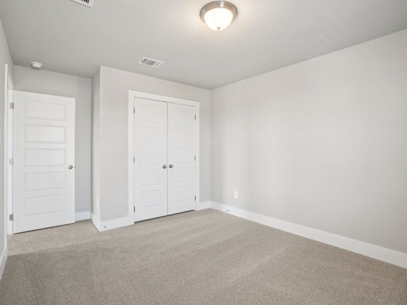 Spacious, unfurnished interior of a new home in Lark Canyon, New Braunfels (Image 31).