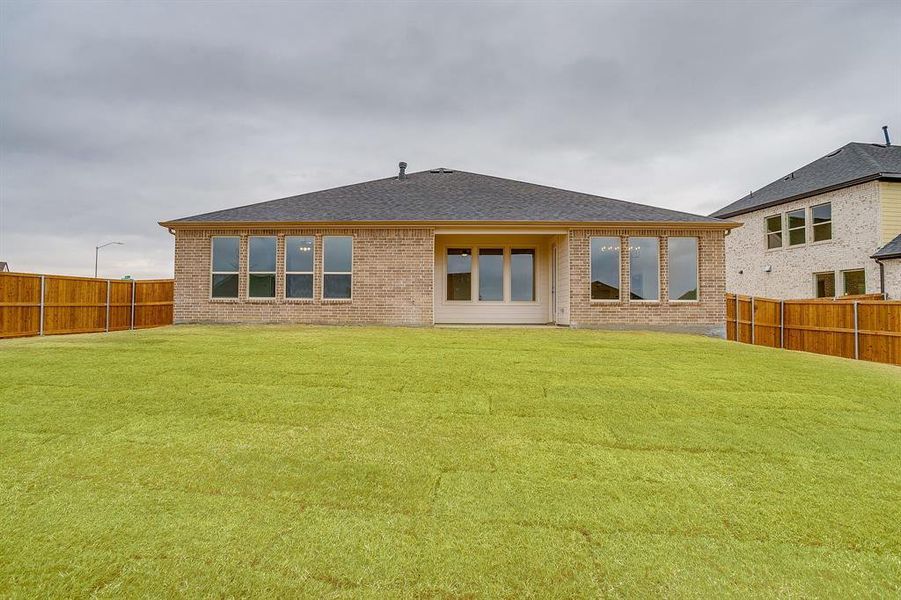 Exterior details and patio area of a home in Talon Hills, Fort Worth (Image 3).