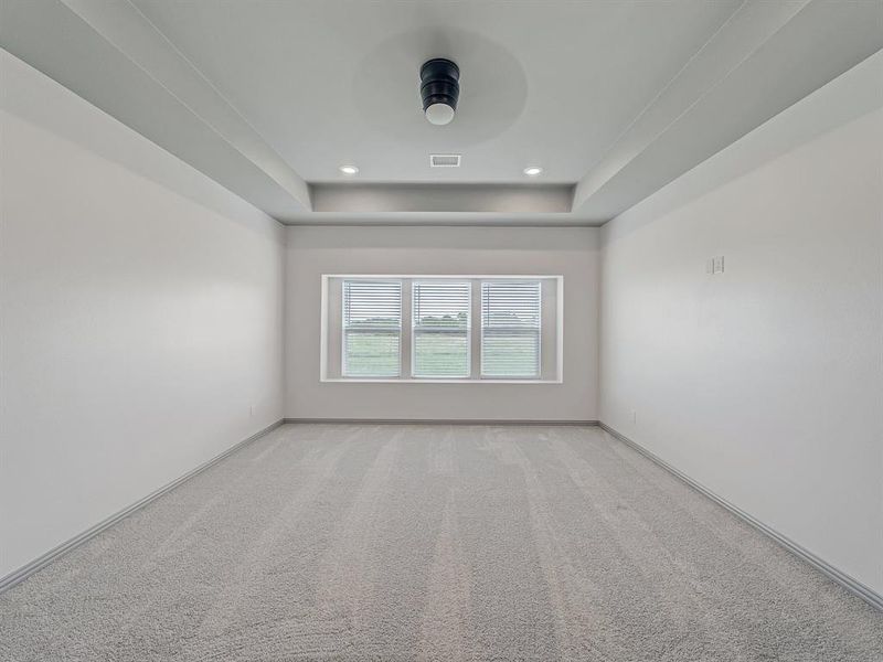 Spacious, unfurnished interior of a new home in , Celeste (Image 24).