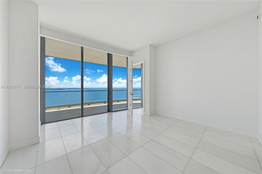 Spacious, unfurnished interior of a new home in , Miami (Image 10).