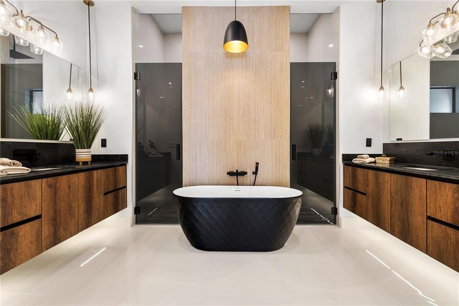 Furnished interior view inside a new home in , Cape Coral (Image 8).