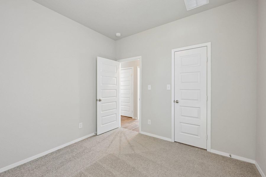 Spacious, unfurnished interior of a new home in Harvest Ridge, Elgin (Image 24).