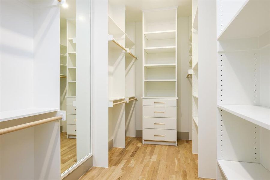 Furnished interior view inside a new home in , Dallas (Image 26). Furnished interior view inside a new home in , Dallas (Image 26).