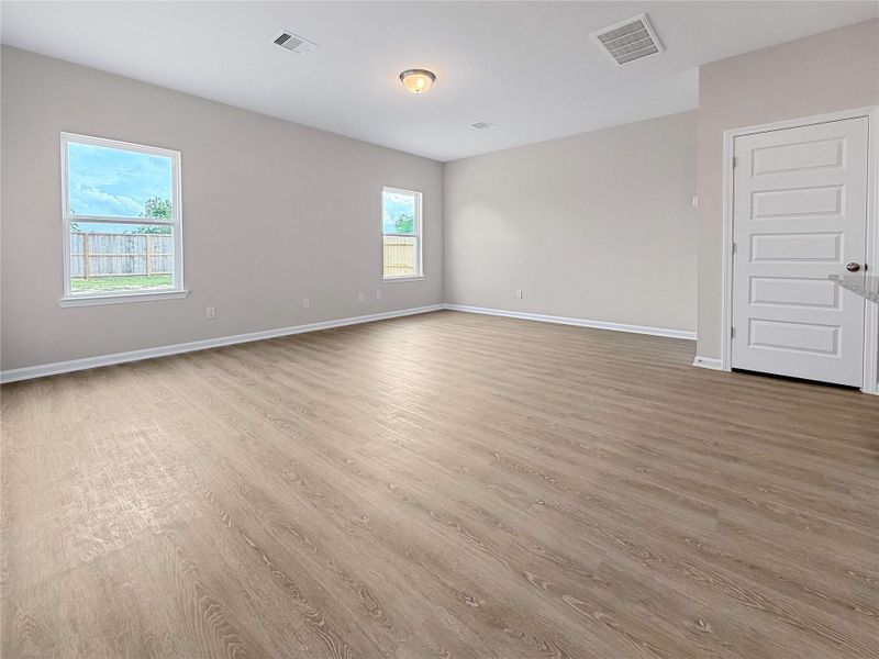 Spacious, unfurnished interior of a new home in La Segarra, Brookshire (Image 11).