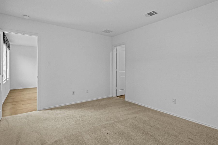Spacious, unfurnished interior of a new home in Sunset Oaks, San Marcos (Image 28).