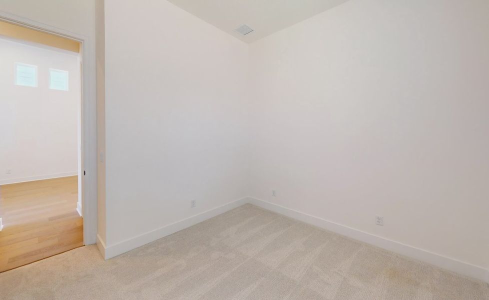 Spacious, unfurnished interior of a new home in Seven Pines, Jacksonville (Image 20).