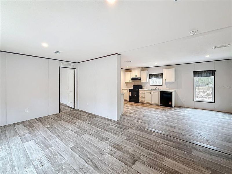 Spacious, unfurnished interior of a new home in , Hawthorne (Image 20).