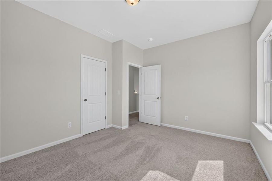 Spacious, unfurnished interior of a new home in Southbend, Rome (Image 43).