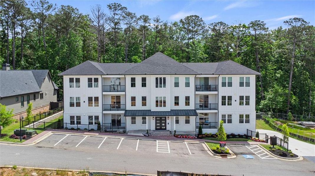 Condo located in Peachtree City, GA showcasing its design and architecture (Image 23).