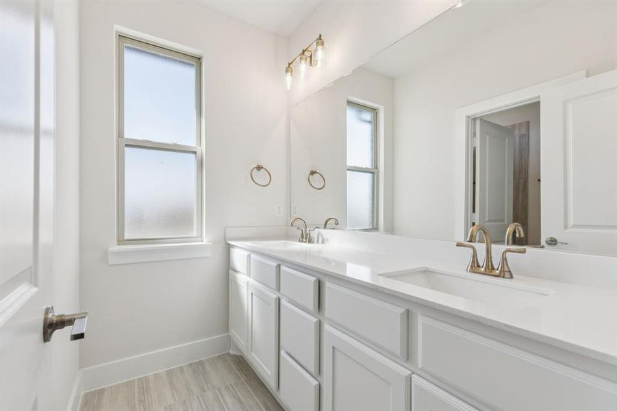 Furnished interior view inside a new home in Ellis Ranch Estates, Waxahachie (Image 9).