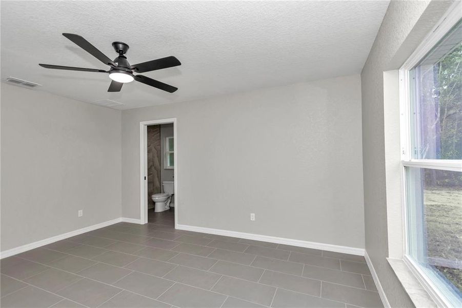 Spacious, unfurnished interior of a new home in , Ocala (Image 19).