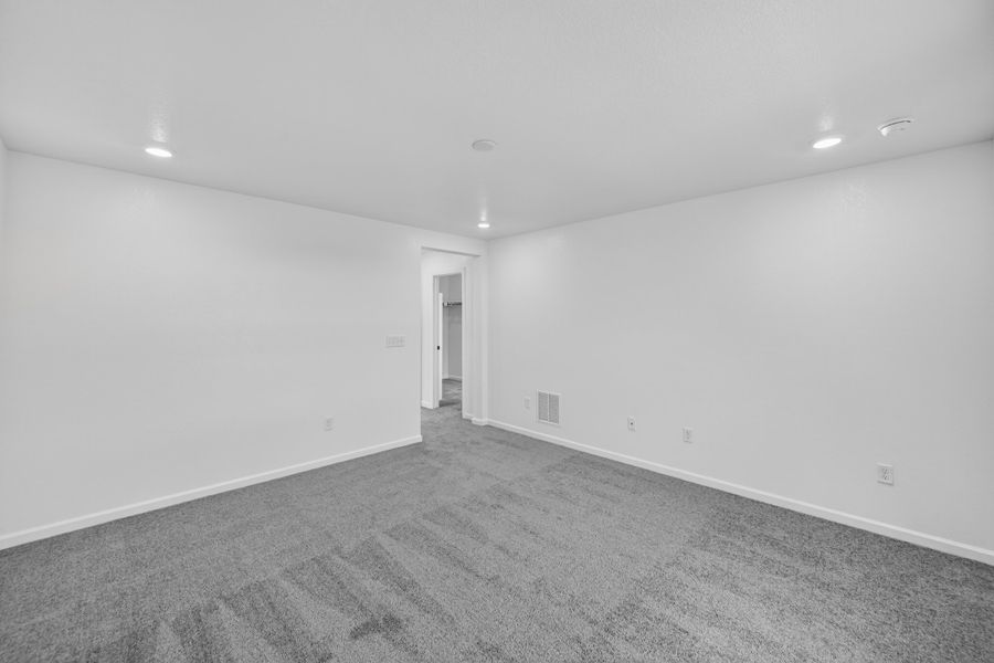 Spacious, unfurnished interior of a new home in Farmlore, Brighton (Image 19).