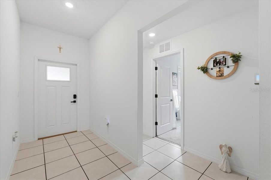 Spacious, unfurnished interior of a new home in , Lakeland (Image 20).