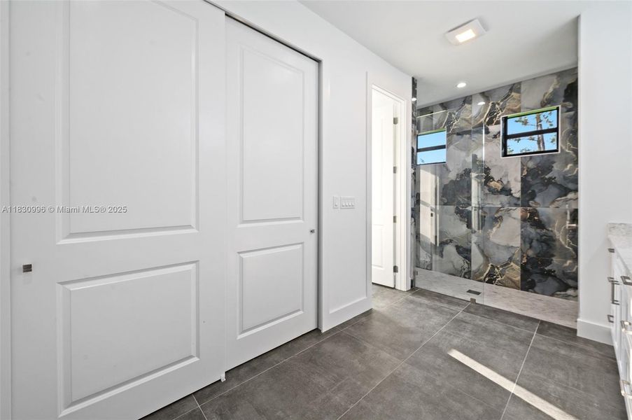 Spacious, unfurnished interior of a new home in , Naples (Image 28).