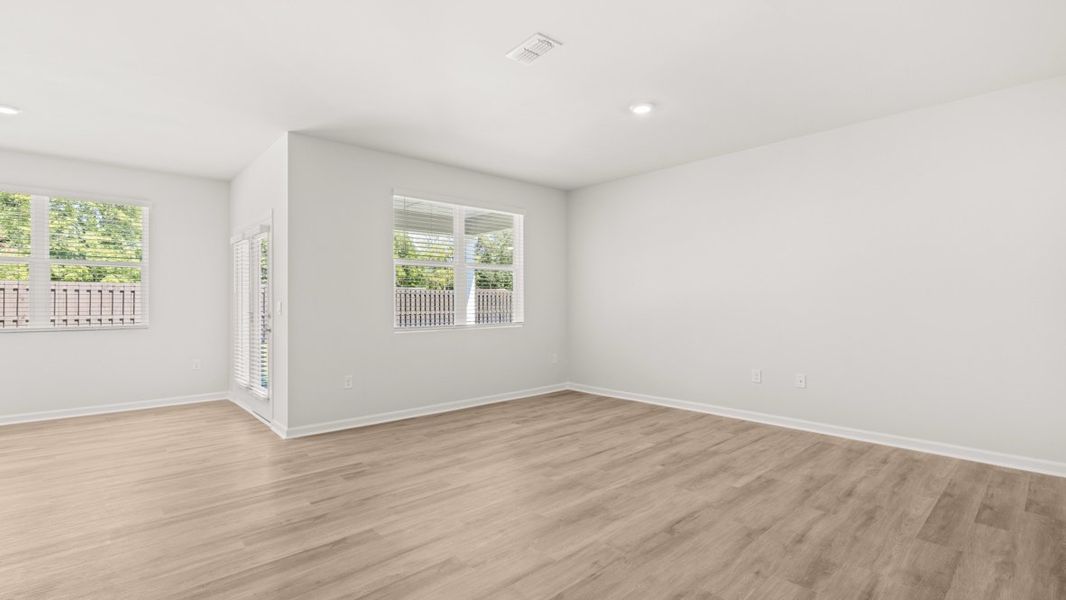 Representative unfurnished interior of a home built from the Aria by D.R. Horton in Oakleigh Glen, Dallas (Image 21).