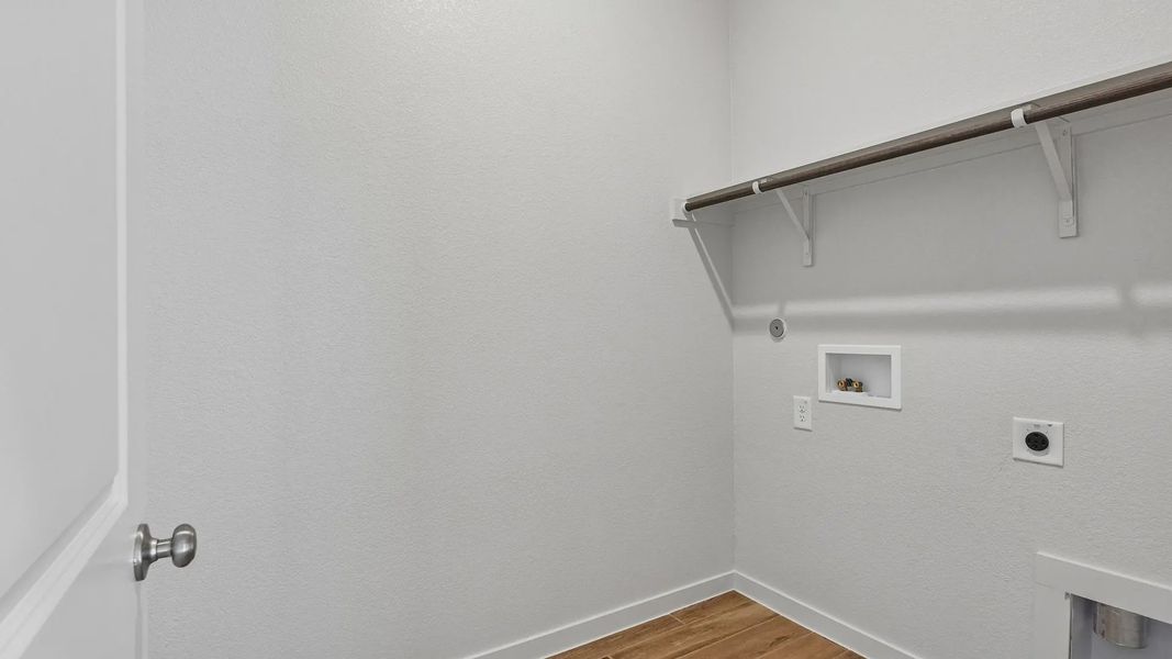Spacious, unfurnished interior of a new home in Stream Waters, Seguin (Image 11).