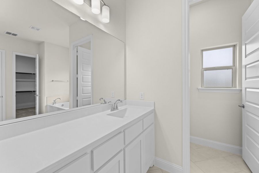 Representative furnished interior of a home built from the Wildwood SE by Sandlin Homes in Settler's Glen, New Fairview (Image 11).