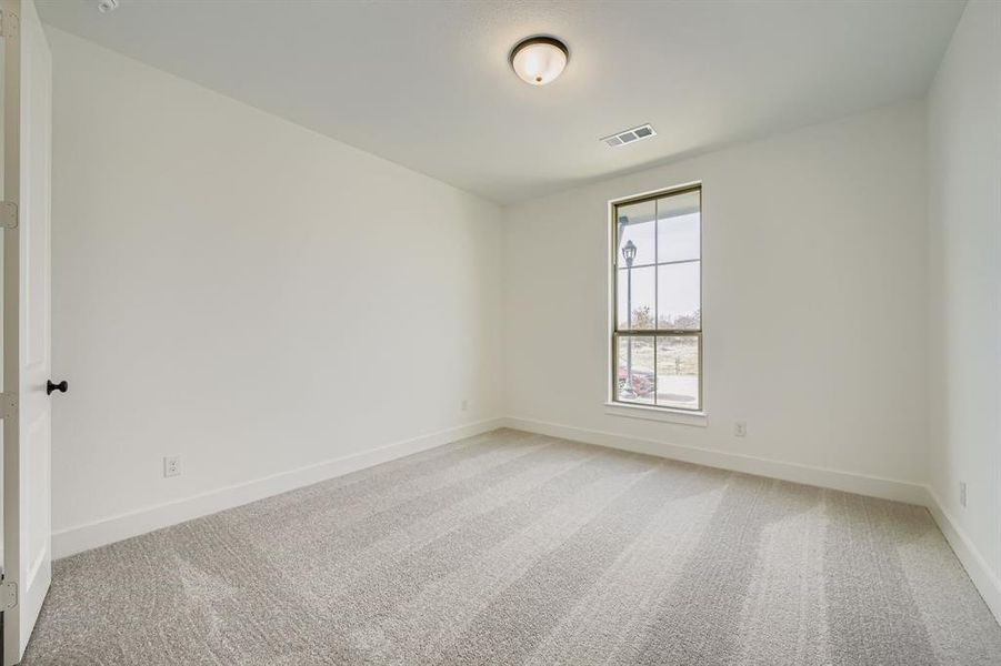 Spacious, unfurnished interior of a new home in Wellington, Fort Worth (Image 15).