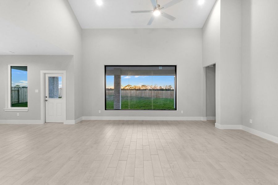 Spacious, unfurnished interior of a new home in Briarwood Crossing, Rosenberg (Image 30).