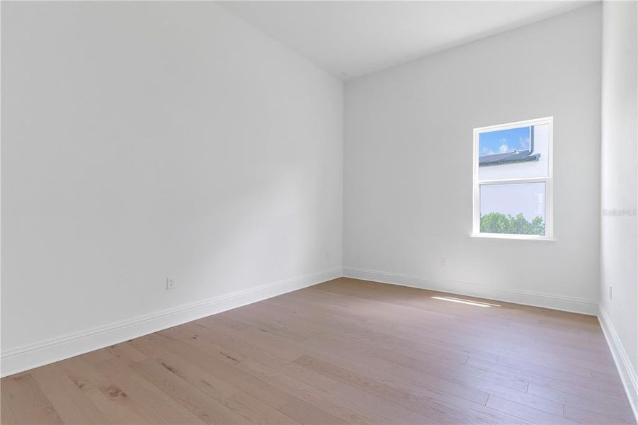Spacious, unfurnished interior of a new home in , Orlando (Image 47).