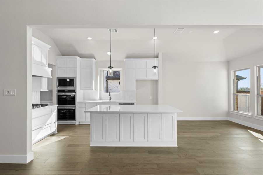 09. 2413 Haley - Kitchen 09. 2413 Haley - Kitchen