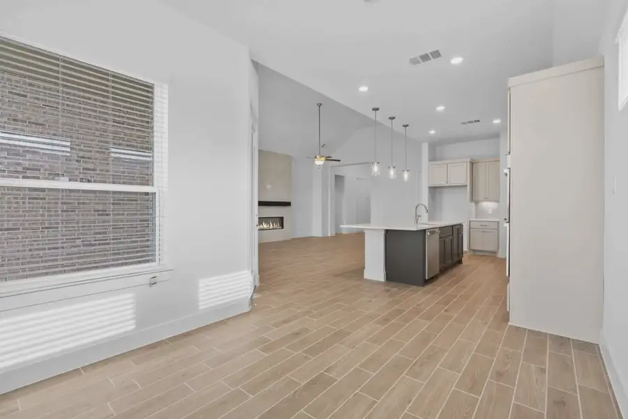 Spacious, unfurnished interior of a new home in Grange, Katy (Image 23).