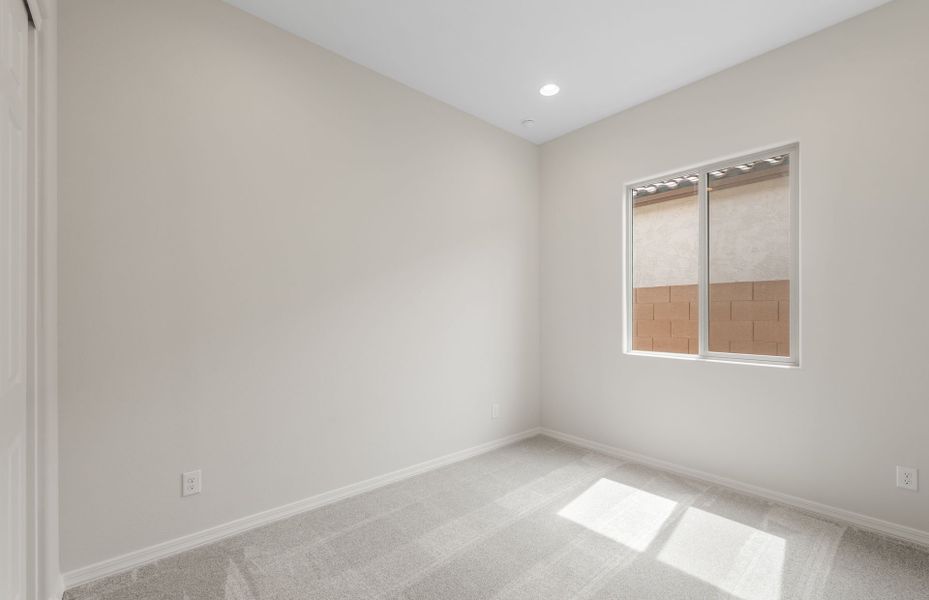 Spacious, unfurnished interior of a new home in Artisan at Asante, Surprise (Image 29).