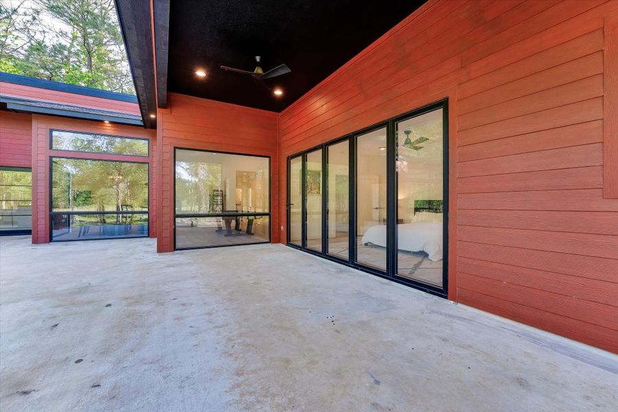 Spacious, unfurnished interior of a new home in , Conroe (Image 20). Spacious, unfurnished interior of a new home in , Conroe (Image 20).