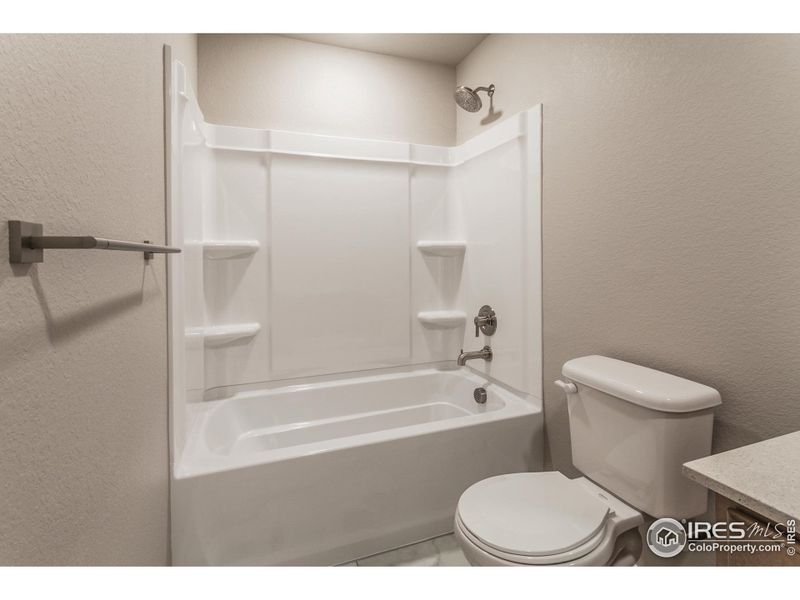 EXAMPLE PHOTO: SECONDARY BATH