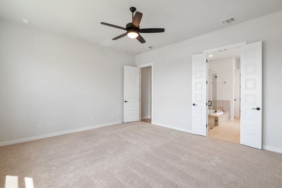 Spacious, unfurnished interior of a new home in Capitol Collection at Lariat, Liberty Hill (Image 33).