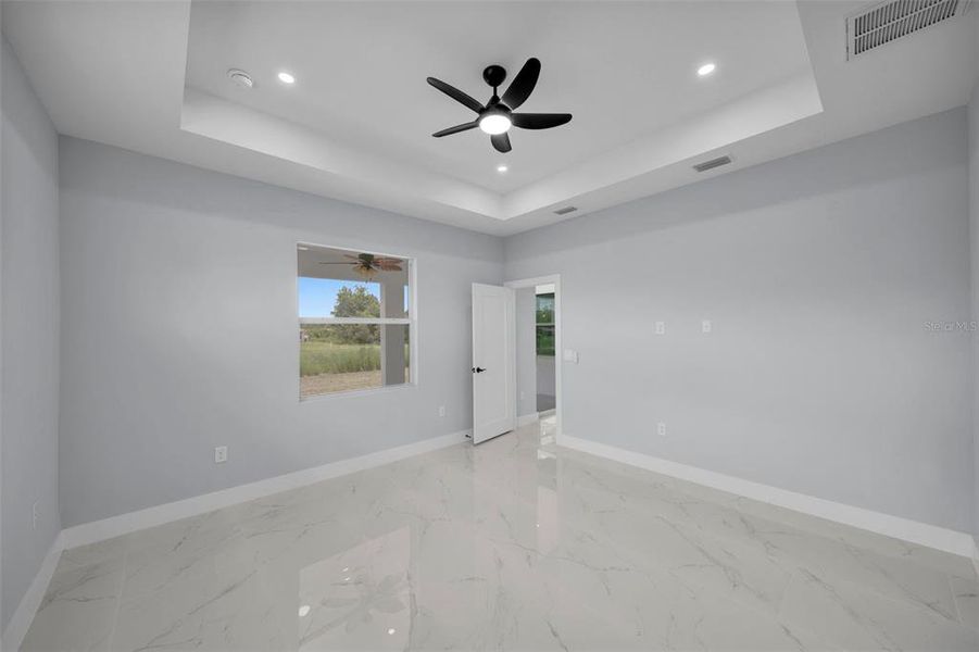 Spacious, unfurnished interior of a new home in , Lehigh Acres (Image 20).