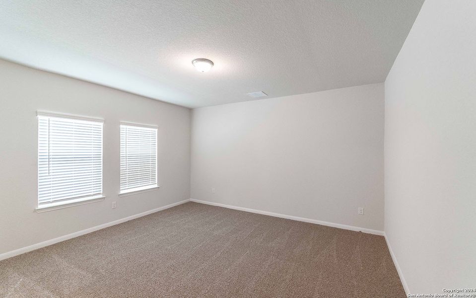 Spacious, unfurnished interior of a new home in Hennersby Hollow, San Antonio (Image 14).