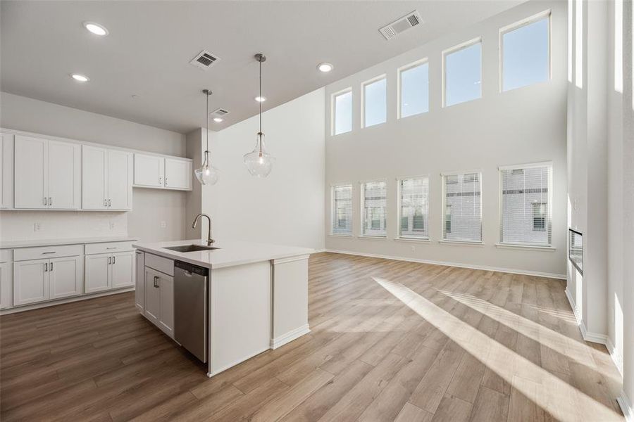 Spacious, unfurnished interior of a new home in , Frisco (Image 16).