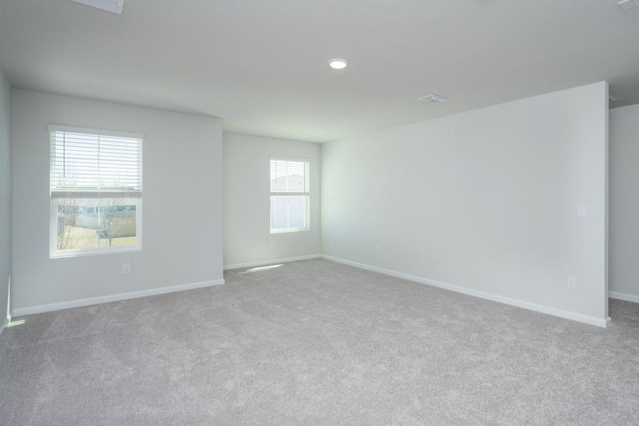 Spacious, unfurnished interior of a new home in Bradford Pointe, Summerville (Image 13).