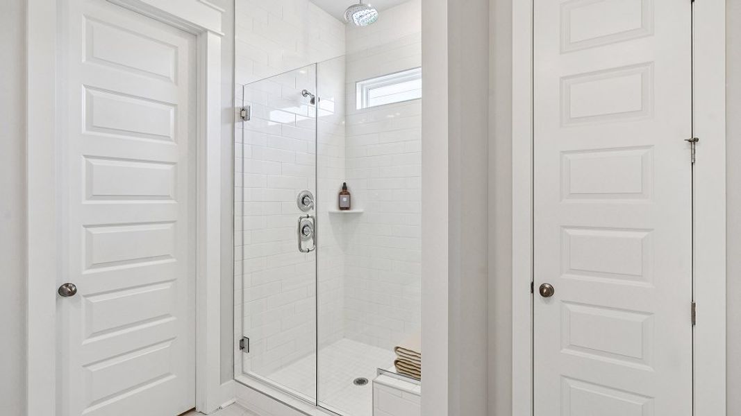 1778 Lawrence Owners Bath 2of2 F1 090925