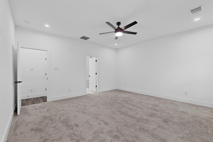 Spacious, unfurnished interior of a new home in , Dallas (Image 14).