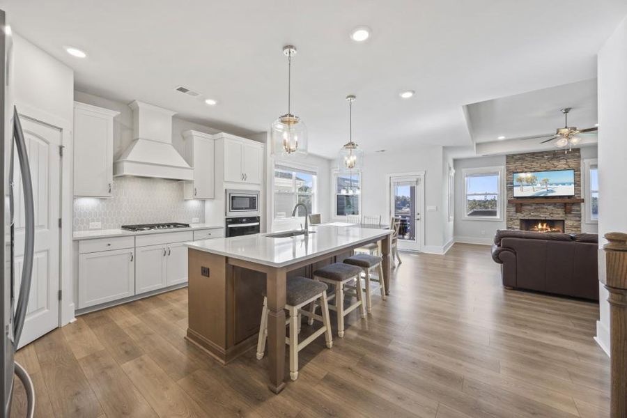 Furnished interior view inside a new home in The Cottages Of Lake Lanier, Gainesville (Image 10).