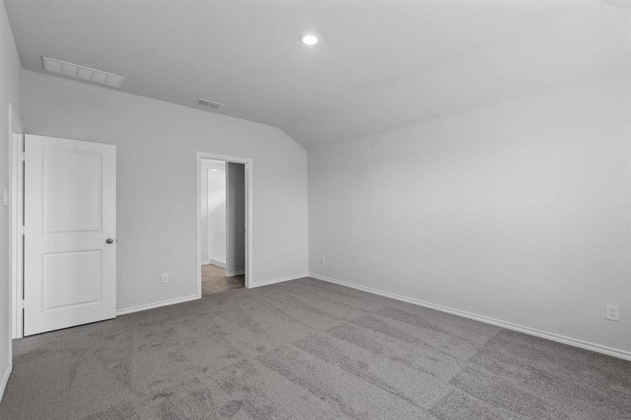 Spacious, unfurnished interior of a new home in , Fort Worth (Image 12).