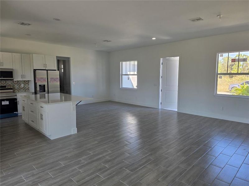 Spacious, unfurnished interior of a new home in , Port Charlotte (Image 18).