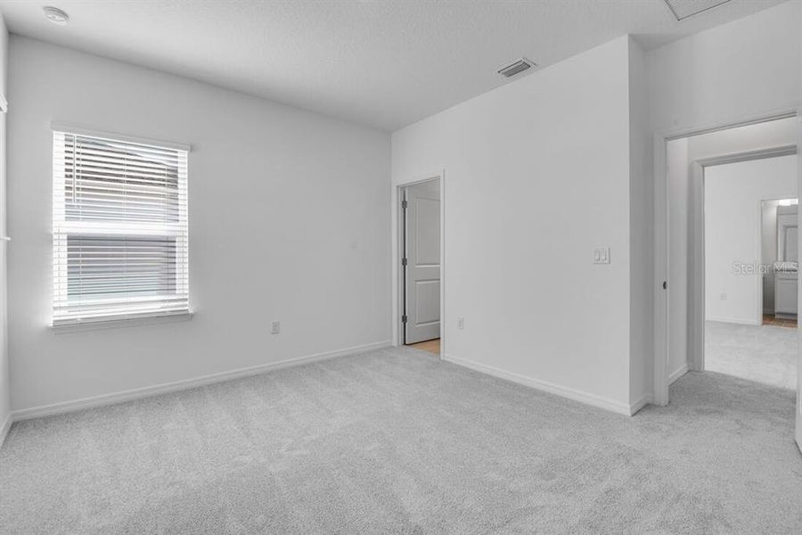 Spacious, unfurnished interior of a new home in Ardisia Park, New Smyrna Beach (Image 40).