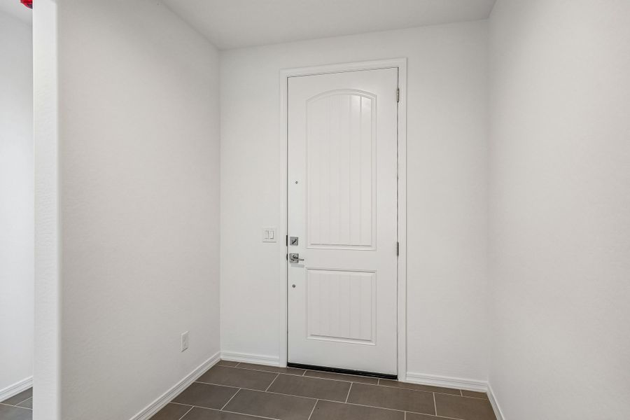 Spacious, unfurnished interior of a new home in Hawes Crossing, Mesa (Image 40).