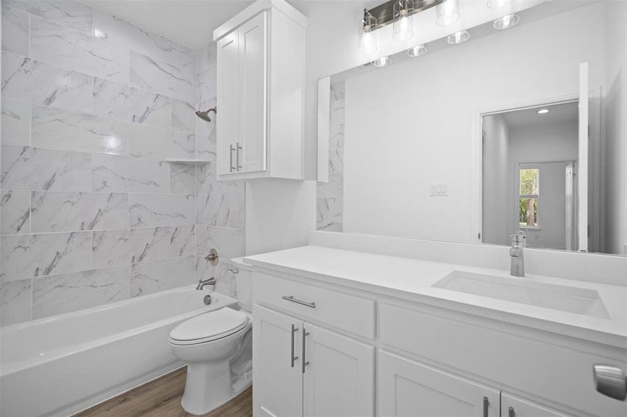 Furnished interior view inside a new home in , Waxahachie (Image 9).