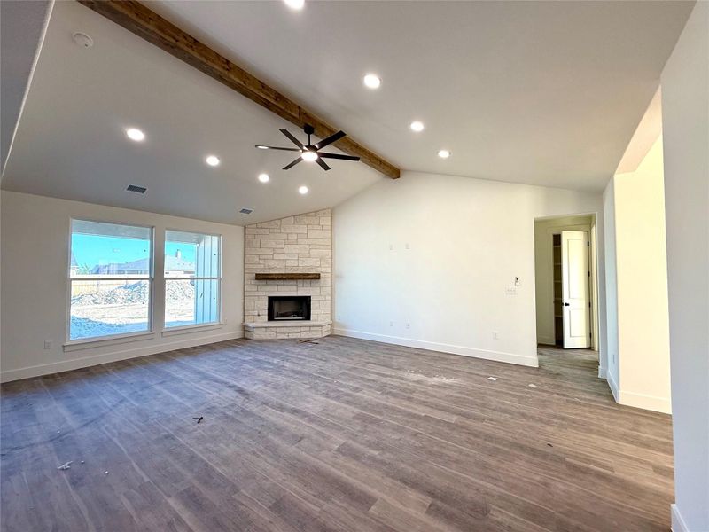 Spacious, unfurnished interior of a new home in , Salado (Image 15).